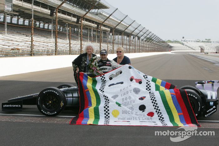 O vencedor Tony Kanaan, KV Racing Technology Chevrolet comemora