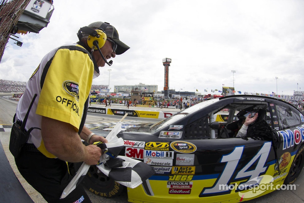 Race winner Tony Stewart, Stewart-Haas Racing Chevrolet celebrates