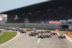 Sebastian Vettel, Red Bull Racing RB9, Lewis Hamilton, Mercedes AMG F1 W04 und Mark Webber, Red Bull
