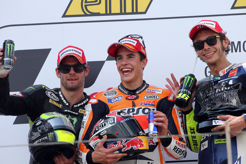 O vencedor Marc Marquez, segundo colocado Cal Crutchlow, terceiro colocado Valentino Rossi