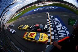 Start: Joey Logano, Penske Racing Ford