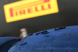 Pneu Pirelli desgastado