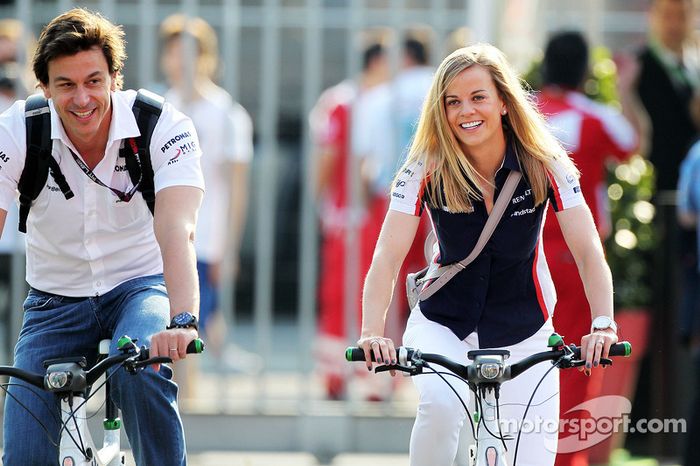 Toto Wolff, acionista e diretor da equipe Mercedes e sua esposa Susie Wolff, Williams FW35 piloto de desenvolvimento