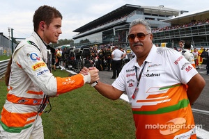 (L to R): Paul di Resta, Sahara Force India F1 with Dr. Vijay Mallya, Sahara Force India F1 Team Owner on the grid