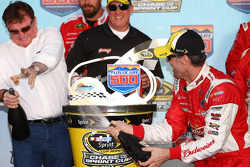 Race winner Kevin Harvick, Richard Childress Racing Chevrolet