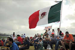 Mexican flag and fans