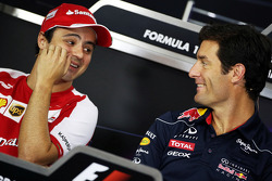 (Da esquerda para direita): Felipe Massa, Ferrari, com Mark Webber, Red Bull Racing, na coletiva de imprensa da FIA