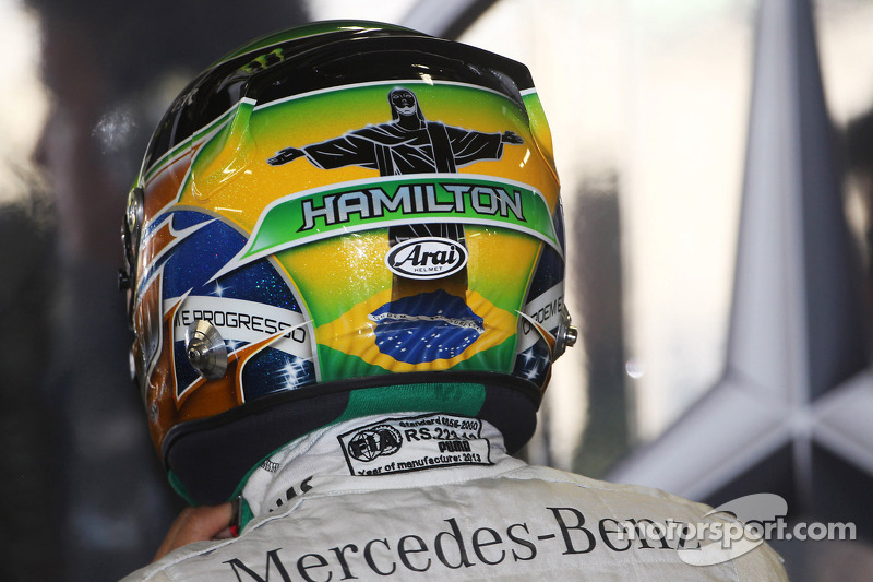 O capacete de Lewis Hamilton, Mercedes AMG F1. - www.xpbimages.com, EMail: requests@xpbimages.com - copy de publication required for printed pictures. Every used picture is fee-liable. Â© Copydireita: Photo4 / XPB Images