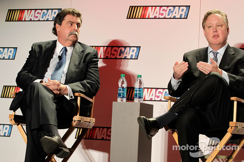 NASCAR Başkanı Mike Helton ve NASCAR CEO ve Başkanı Brian France