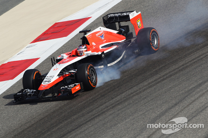 Jules Bianchi, Marussia F1 Takımı MR03 frenleme altında lastiklerini kilitliyor