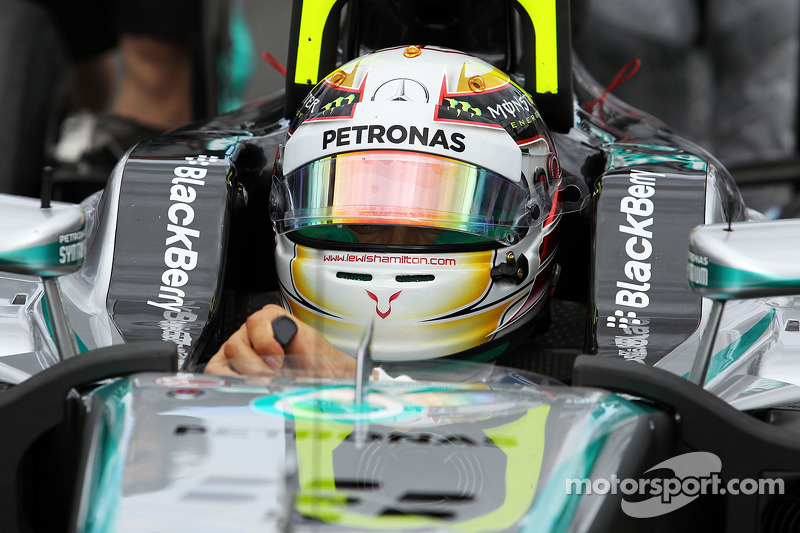 Lewis Hamilton, Mercedes AMG F1 W05, no grid