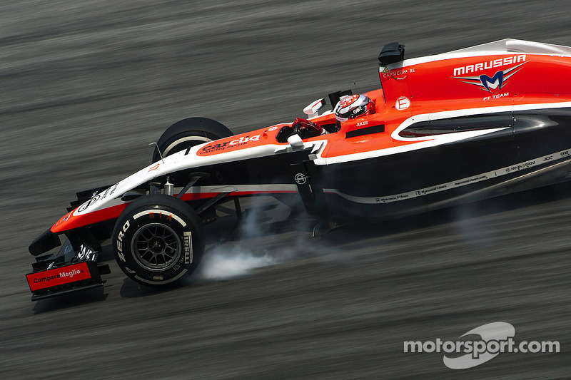 Jules Bianchi, Marussia F1 Takımı MR03 frenleme altında lastiklerini kilitliyor