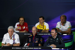 La conferenza stampa FIA: Remi Taffin, Renault Sport F1 Capo operazioni di pista; Robert Fernley, Sahara Force India F1 Team Vice Team Principal; Pat Symonds, Williams Capo Ufficio Tecnico; Adrian Newey, Red Bull Racing Capo Ufficio Tecnico;
