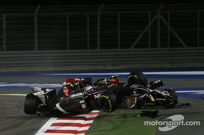 Esteban Gutiérrez, Sauber C33 choca con Pastor Maldonado, Lotus F1 E21