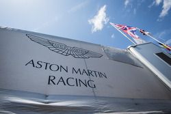 Área da Aston Martin Racing no paddock