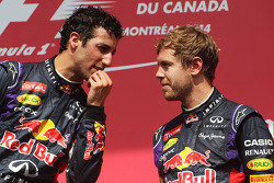 Podium: Red Bull Racing avec Sebastian Vettel, Red Bull Racing