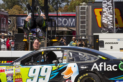 Race winner Carl Edwards, Roush Fenway Racing Ford