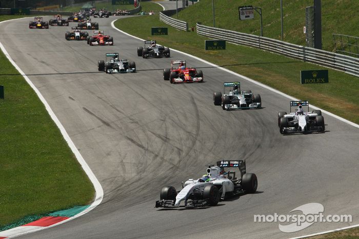 Felipe Massa, Williams FW36 lidera la carrera al inicio
