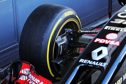 Lotus F1 E22 avec les pneus 18 pouces