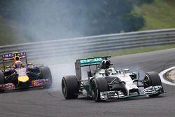 Lewis Hamilton, Mercedes AMG F1 W05 et Daniel Ricciardo, Red Bull Racing RB10