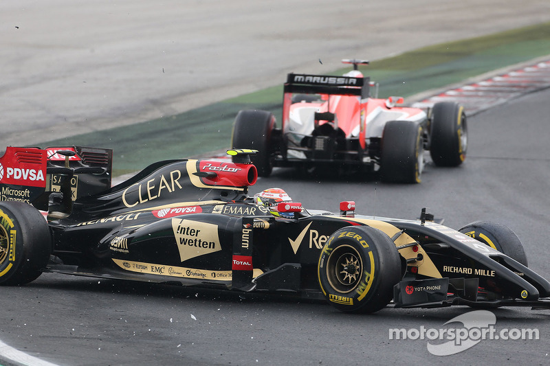 Pastor Maldonado, Lotus F1 Team y Jules Bianchi, Marussia F1 Team tienen un percance