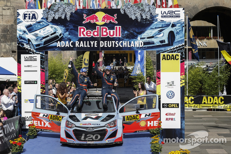 Vincitori Thierry Neuville e Nicolas Gilsoul, Hyundai i20 WRC, Hyundai Motorsport