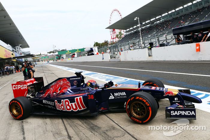 Max Verstappen, Scuderia Toro Rosso STR9 Test Pilotu pitten ayrılıyor