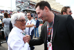 (L to R): Bernie Ecclestone, with Keanu Reeves, Actor on the grid