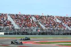 Nico Rosberg, Mercedes AMG F1 W05; Lewis Hamilton, Mercedes AMG F1 W05