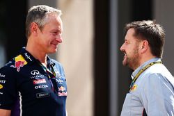 (I a D): Jonathan Wheatley, gerente de Red Bull Racing Team con Paul Hembery, director de Pirelli Motorsport