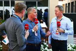 (I a D): Simon Lazenby, presentador de Sky Sports F1, conJohnny Herbert, presentador de Sky Sports F
