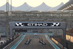 Lewis Hamilton, Mercedes AMG F1 W05 überholt Nico Rosberg