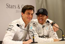 Toto Wolff y Lewis Hamilton