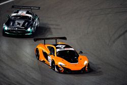 #59 McLaren 650S GT3: Alvaro Parente, Kevin Estre, Rob Bell