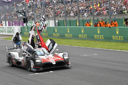 #8 Toyota Gazoo Racing Toyota TS050: Sébastien Buemi, Kazuki Nakajima, Fernando Alonso celebrates the win on track