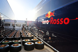 El camión de Toro Rosso STR10 y llantas Pirelli