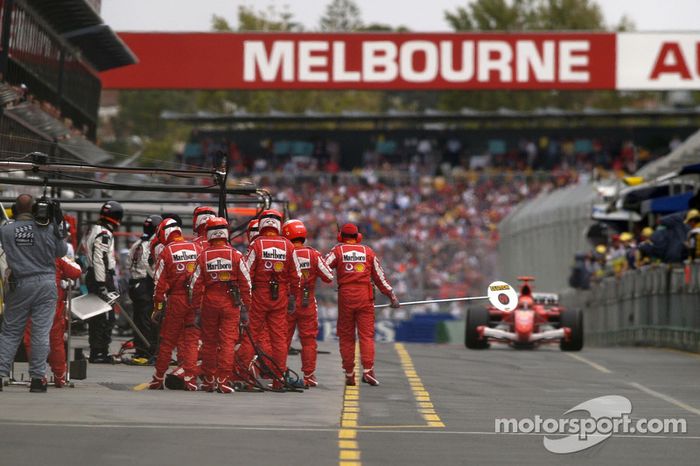 Parada de pits para Michael Schumacher