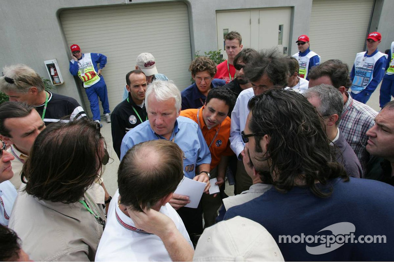 Charlie Whiting, habla con los medios de comunicación