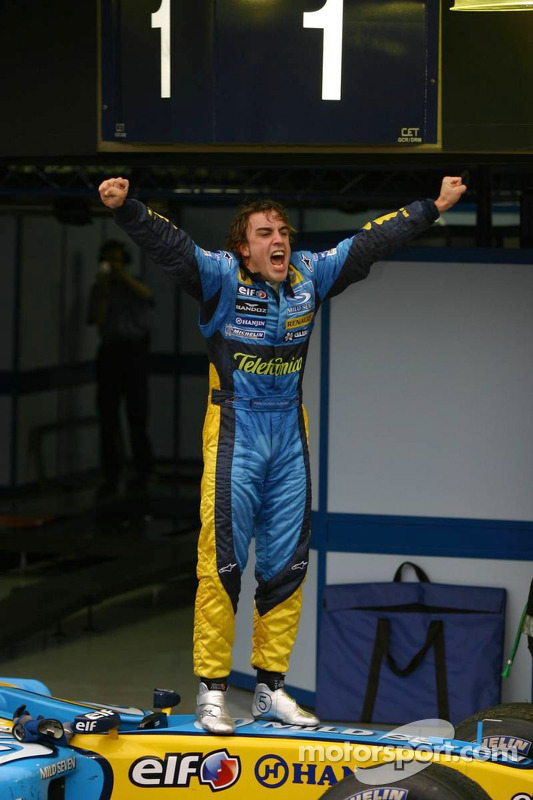 Fernando Alonso jubelt
