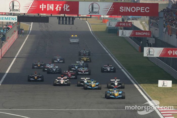 Inicio: Fernando Alonso lidera el grupo