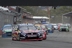Départ : Jamie Whincup, Red Bull Holden en tête