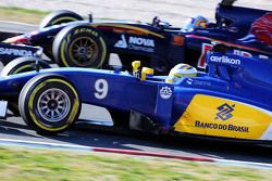 Marcus Ericsson, Sauber C34, e Carlos Sainz Jr, Scuderia Toro Rosso STR11
