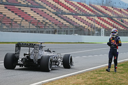 Daniel Ricciardo, Red Bull Racing RB11 para no circuito