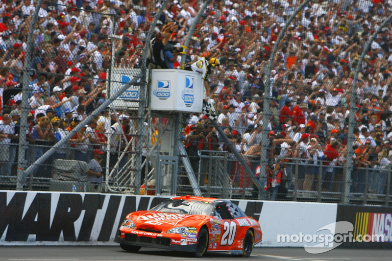2006, Martinsville 1: Tony Stewart (Gibbs-Chevrolet)
