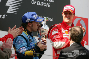 Podio: ganador de la carrera Michael Schumacher, segundo lugar Fernando Alonso