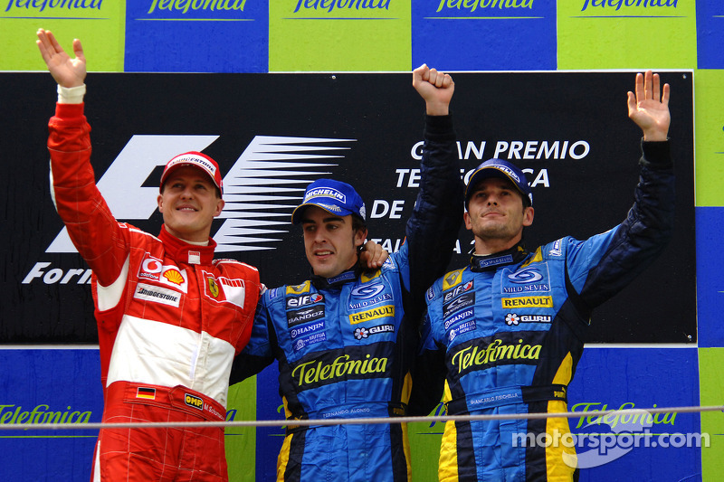 Podium: Fernando Alonso avec Michael Schumacher et Giancarlo Fisichella