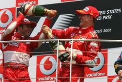 Podio: ganador de la carrera Michael Schumacher, segundo lugar Felipe Massa