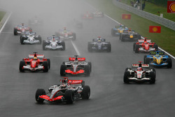 Départ: Kimi Räikkönen prend la tête devant Pedro de la Rosa et Rubens Barrichello