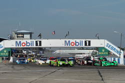Partenza: #57 Krohn Racing Ligier JS P2 Judd: Tracy Krohn, Olivier Pla, Nic Jonsson conducono