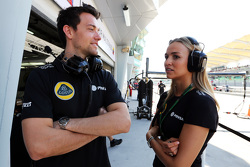 (De izquierda a derecha): Jolyon Palmer, Test F1 Team Lotus Piloto de Reserva con Carmen Jorda, Lotus F1 Piloto de Desarrollo Equipo